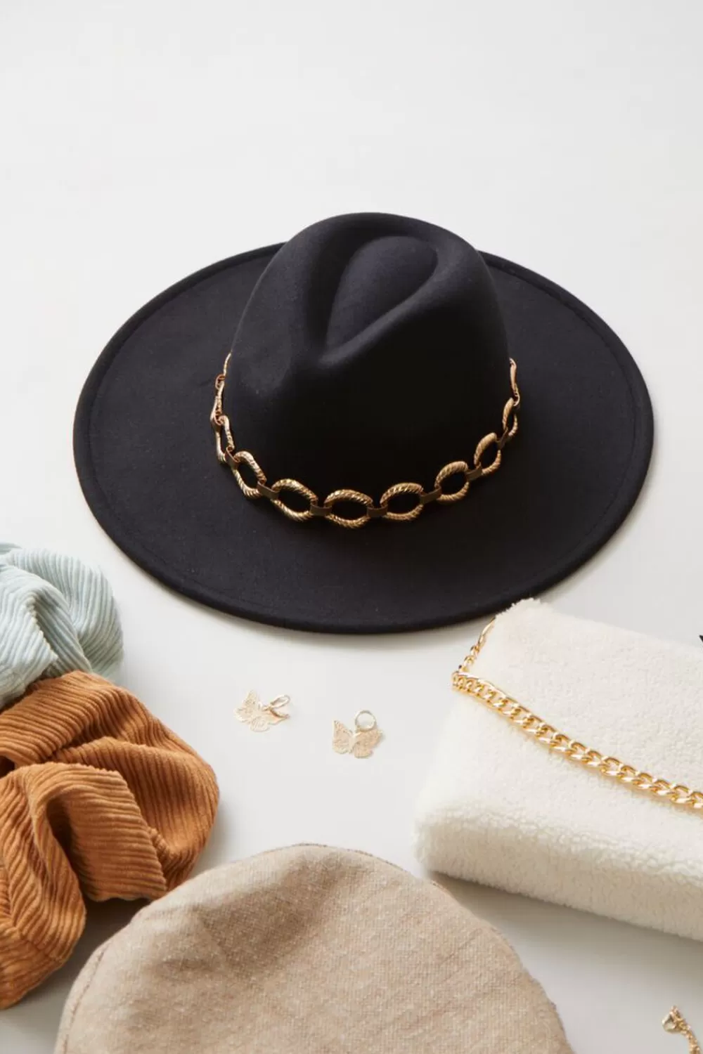 Hats + Beanies>Forever 21 Rolo Chain-Trim Cowboy Hat Black/Gold